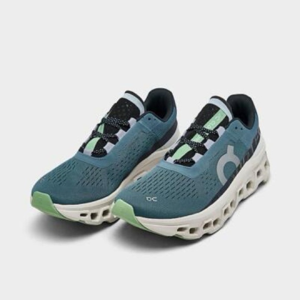 On Running Cloudmonster Sneakers